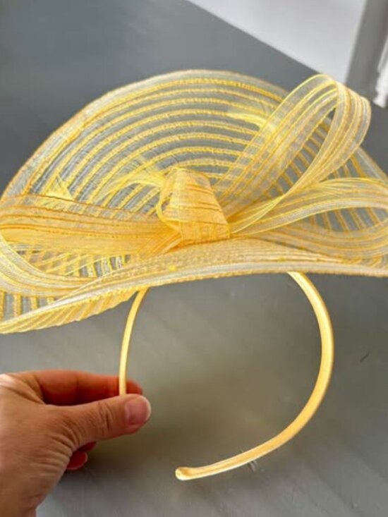 Gorgeous Giovannio yellow track fascinator hat - excellent condition, worn 2x